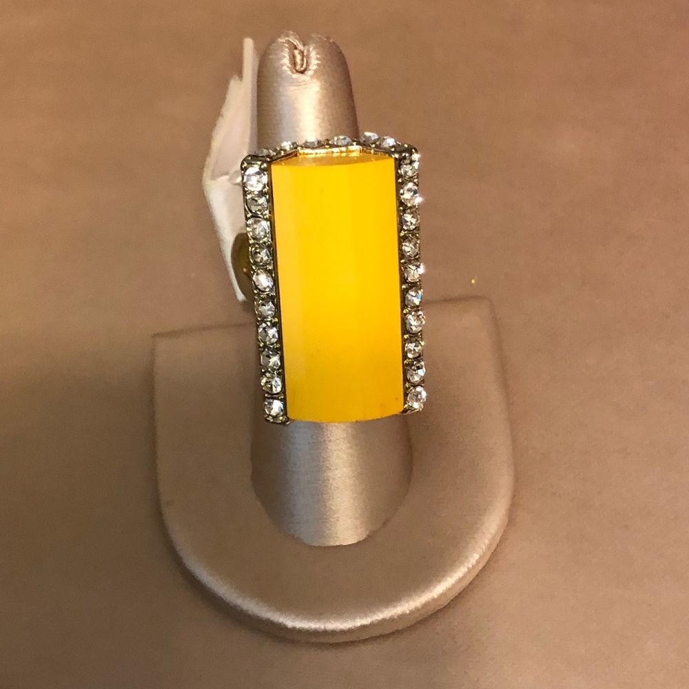 MARQUISE LANDING TOWER RING